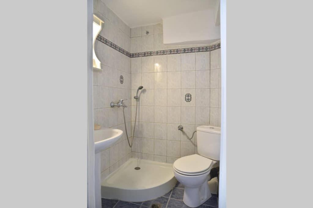 A Modern Bright Studio In The Center Of كاستوريا المظهر الخارجي الصورة